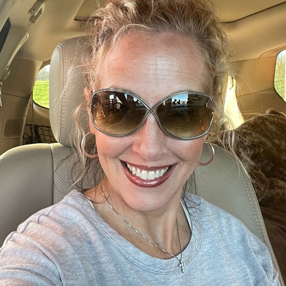 Meet your Posher, Cristal, added chemo hair!!! February 2025!!! - Picture 6 of 9